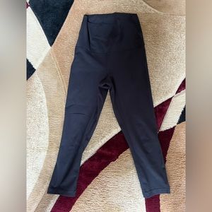 Black knee to calf length leggings